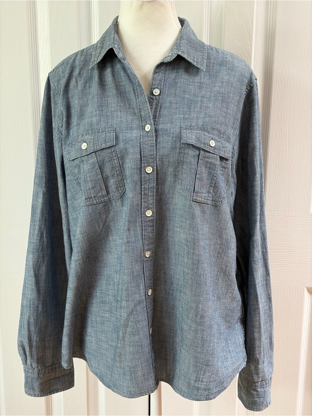 Land’s End Canvas Denim Blue Cotton Button Up Long Sleeves Shirt Size L